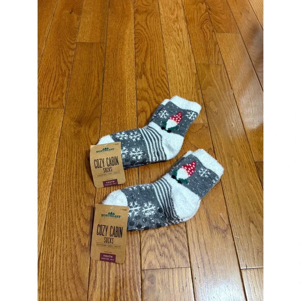 Northeast Outfitters Kids Cozy Cabin Socks 2 Pairs Gnome Snowflake Grey 10K-4